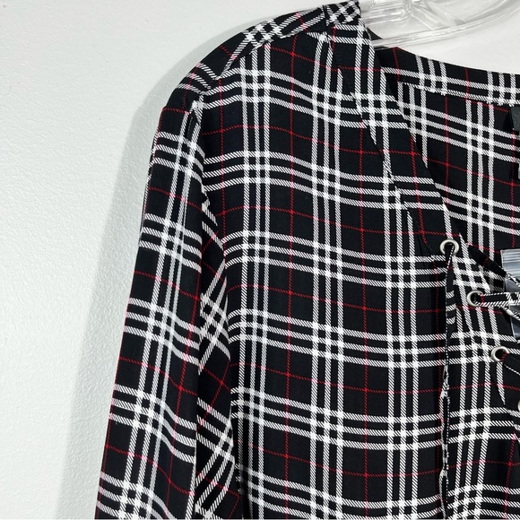 Torrid Black & Red Plaid Lace Up Long Sleeve Challis Tunic Top Blouse NWT 1X - Picture 3 of 5